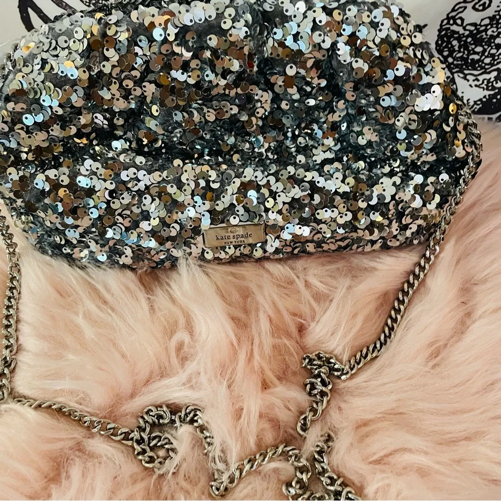 KATE SPADE SCRUNCHY SEQUIN FABRIC CONVERTIBLE CLUTCH SILVER K9355 NWT CROSSBODY